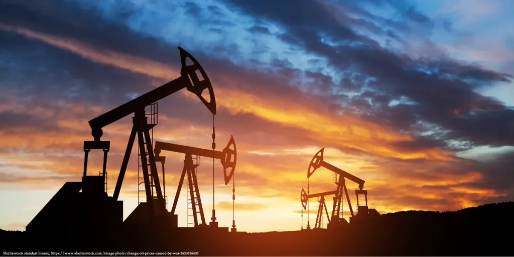 Oil pump jacks at sunset symbolizing energy tensions and economic impact related to Trump’s pressure Turkey.