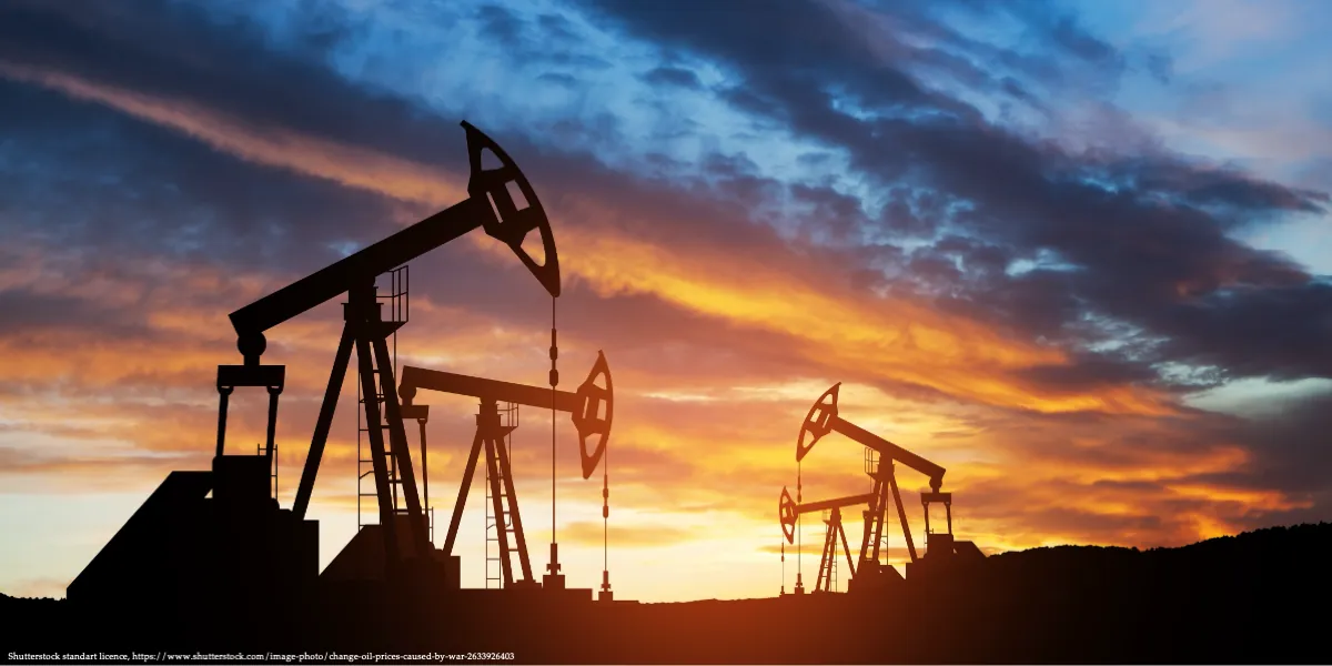 Oil pump jacks at sunset symbolizing energy tensions and economic impact related to Trump’s pressure Turkey.